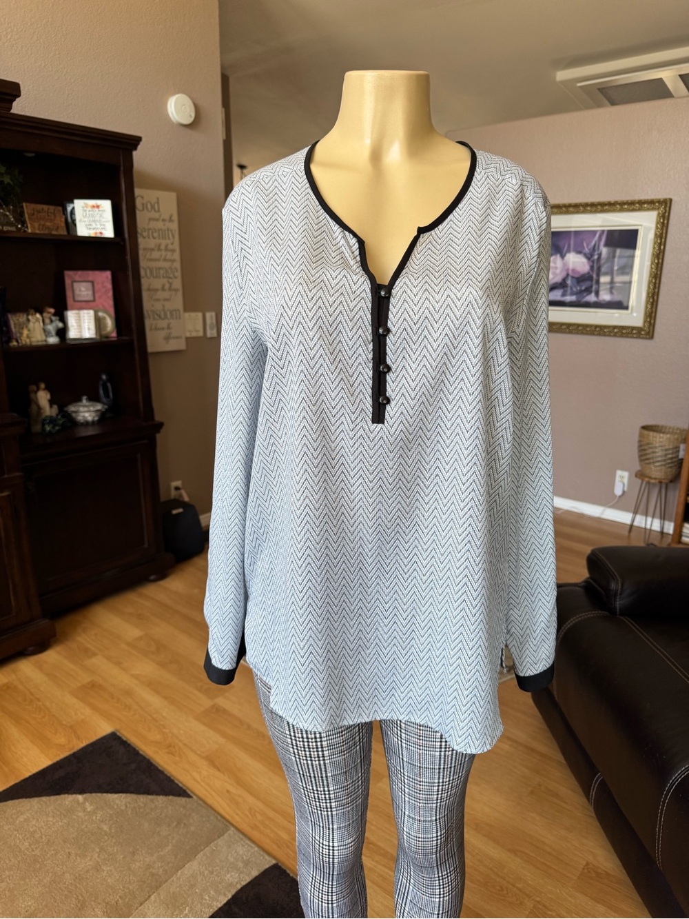 Elementz Light Blue Chevron Top with Black Trim-size L